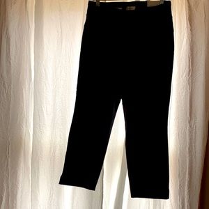 Van Heusen black stretch capris